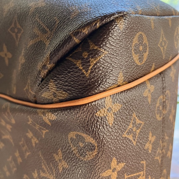 Louis Vuitton monogram Totally GM size bag. Like new excellent condition,No odor - Picture 10 of 15